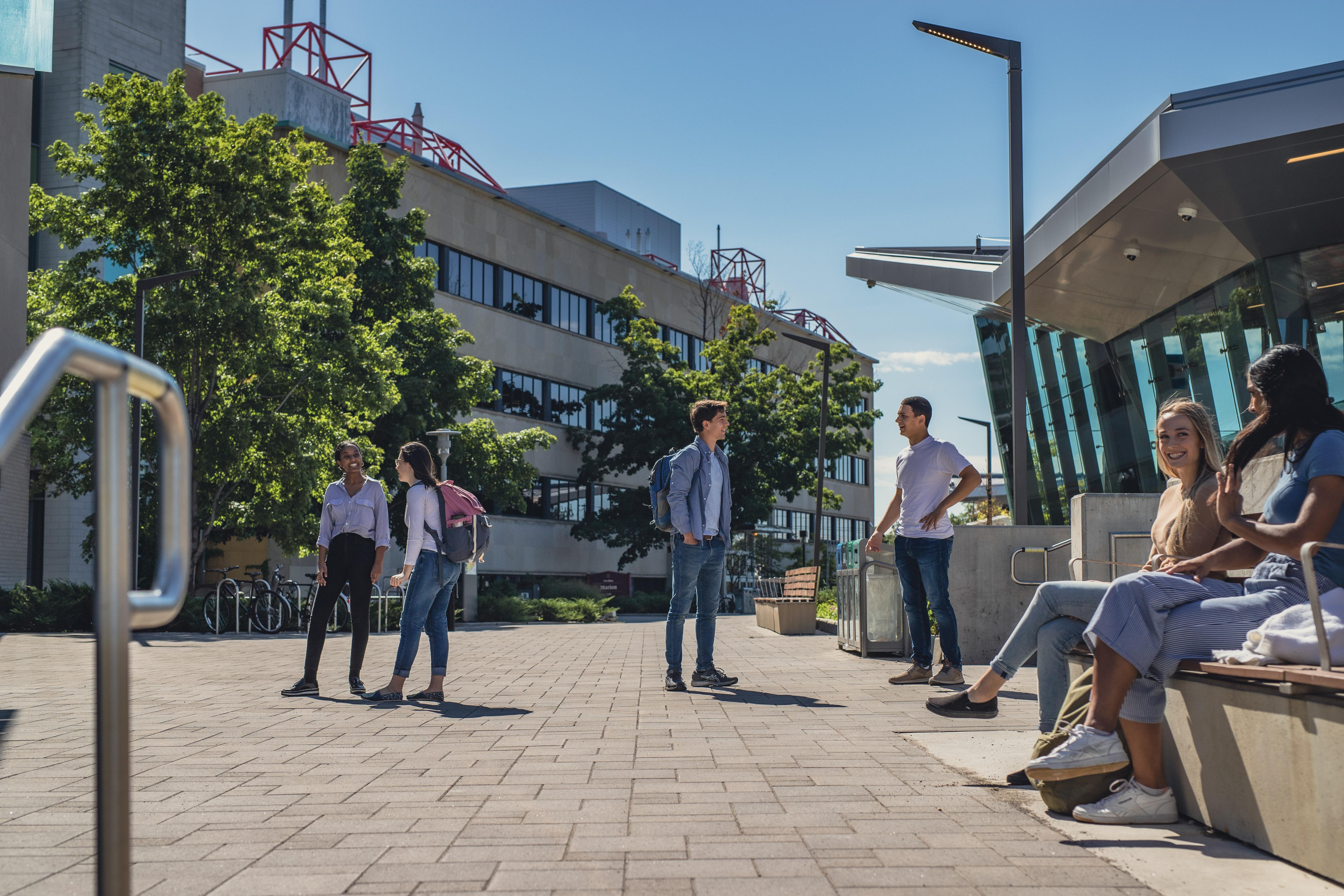 Groupe d'étudiantes et étudiants