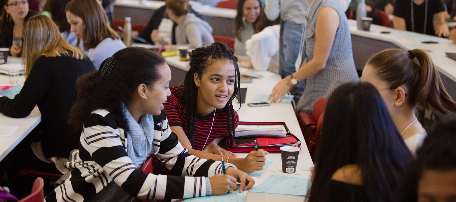 Étudiantes en classe