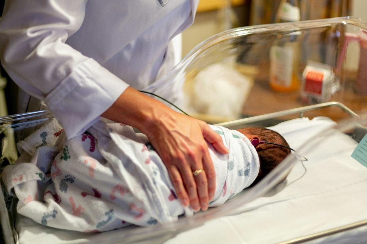 Bébé à l'hôpital peu après l'accouchement