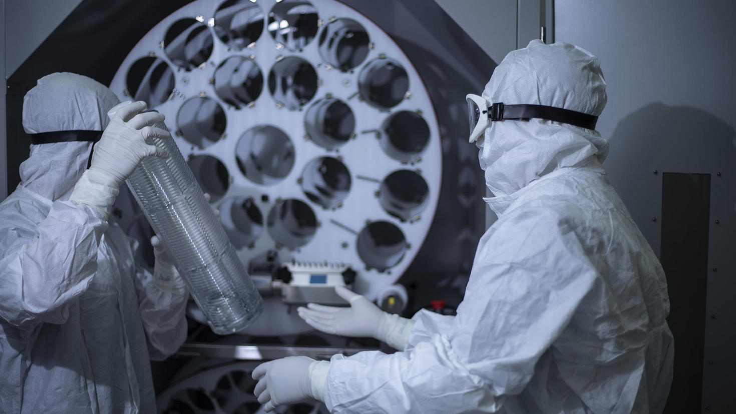 Chercheurs du PCP2 dans un laboratoire