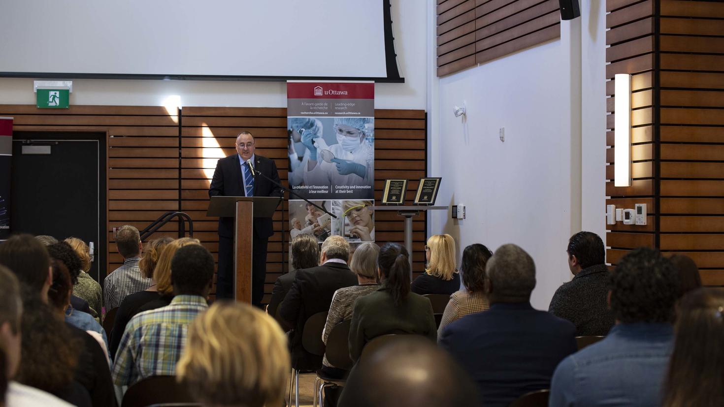 The Vice-President, Research presenting an award