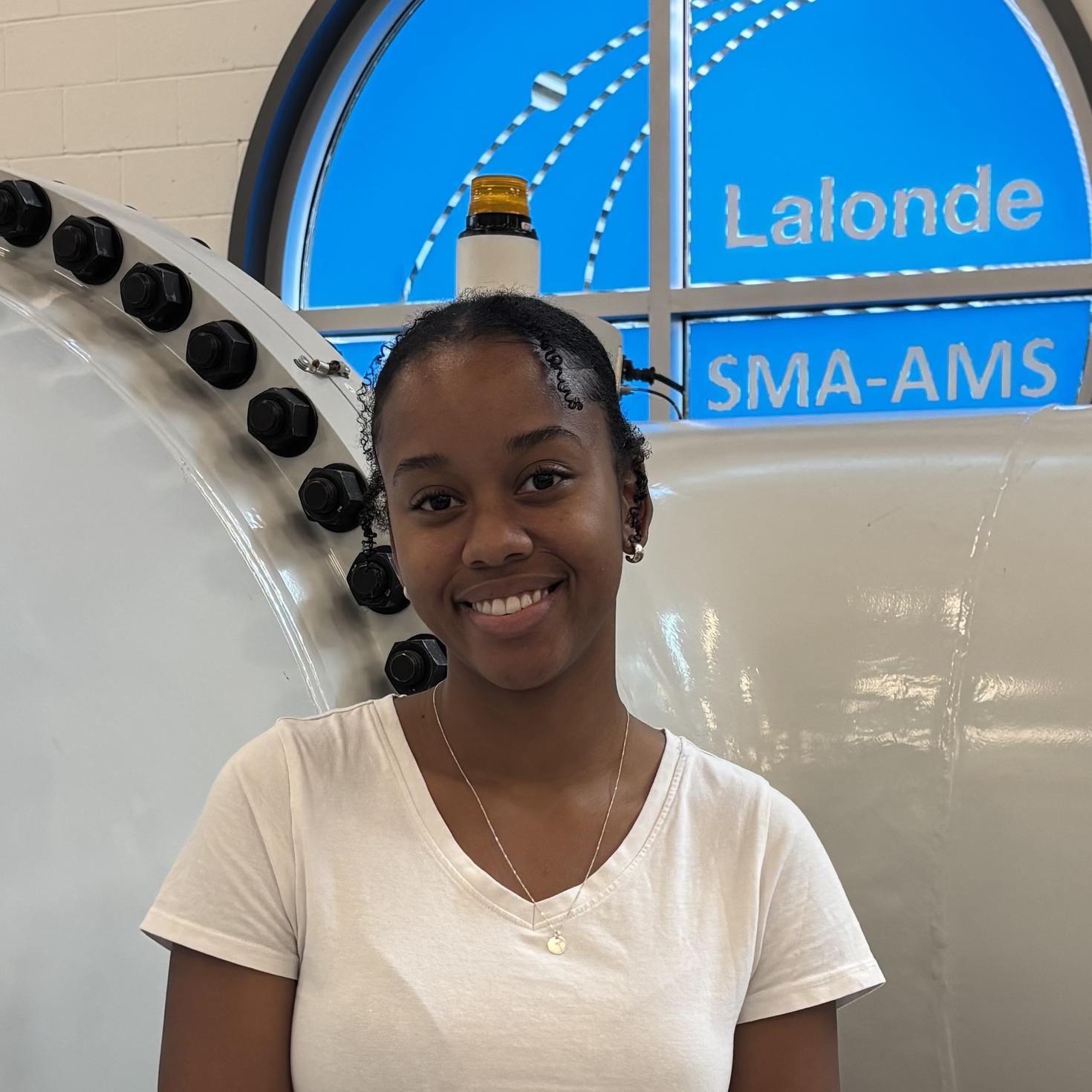 Ashayana McNeilly in the AMS lab