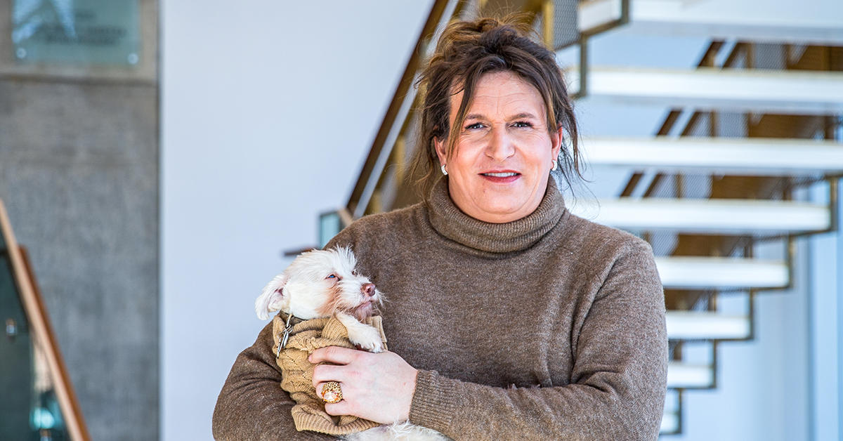 Portrait of Kate Townsend and her service dog