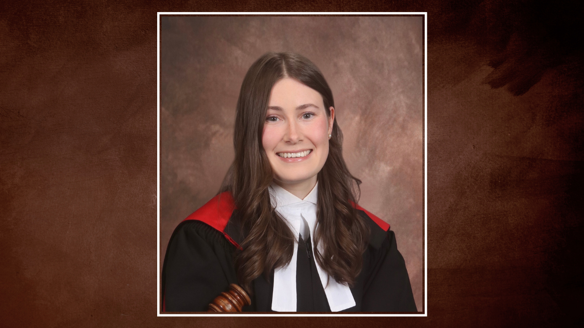 Emilie Hogue graduation photo-Programme de common law en francais