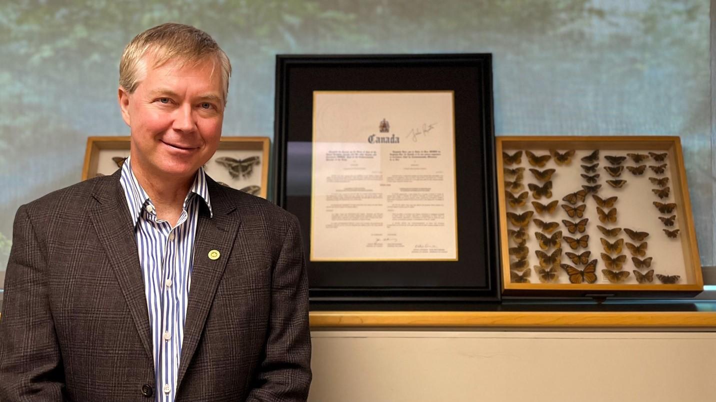 Professor Kerr, pictured beside his certificate from the Governor General of Canada, inducting him as a member of NSERC Council