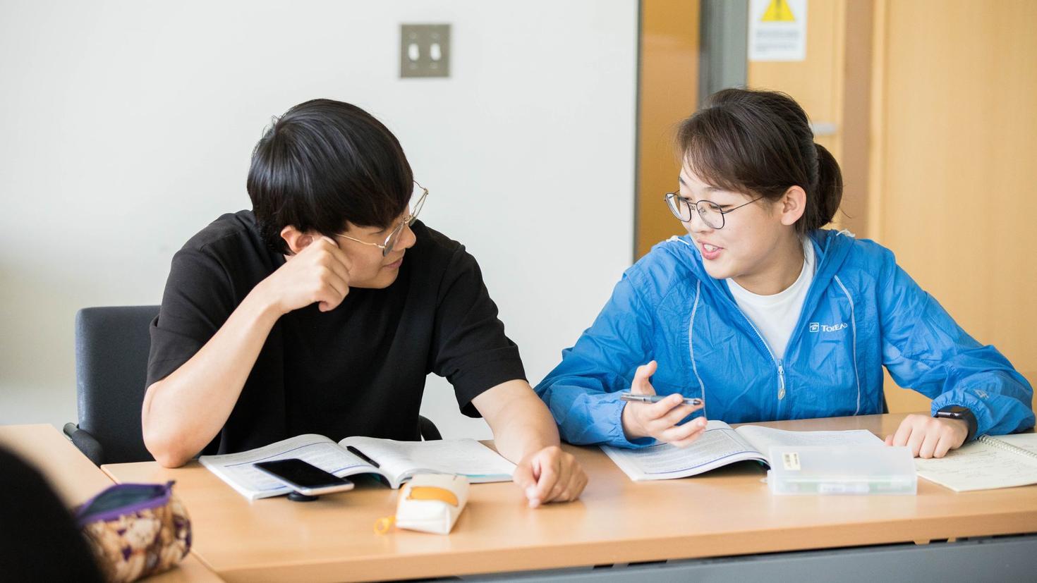 Two students who are having a conversation