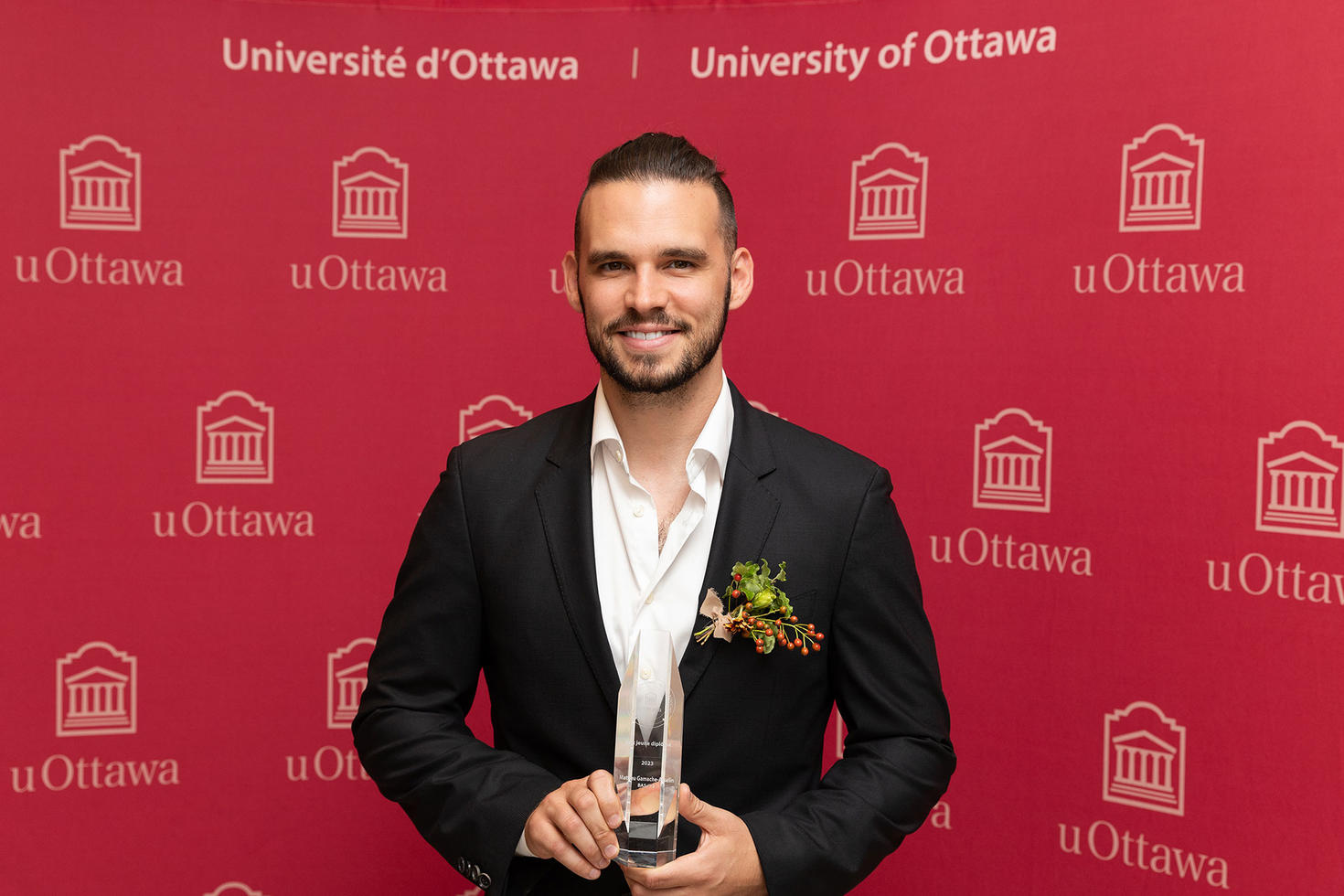 Mattieu Gamache-Asselin holding his award