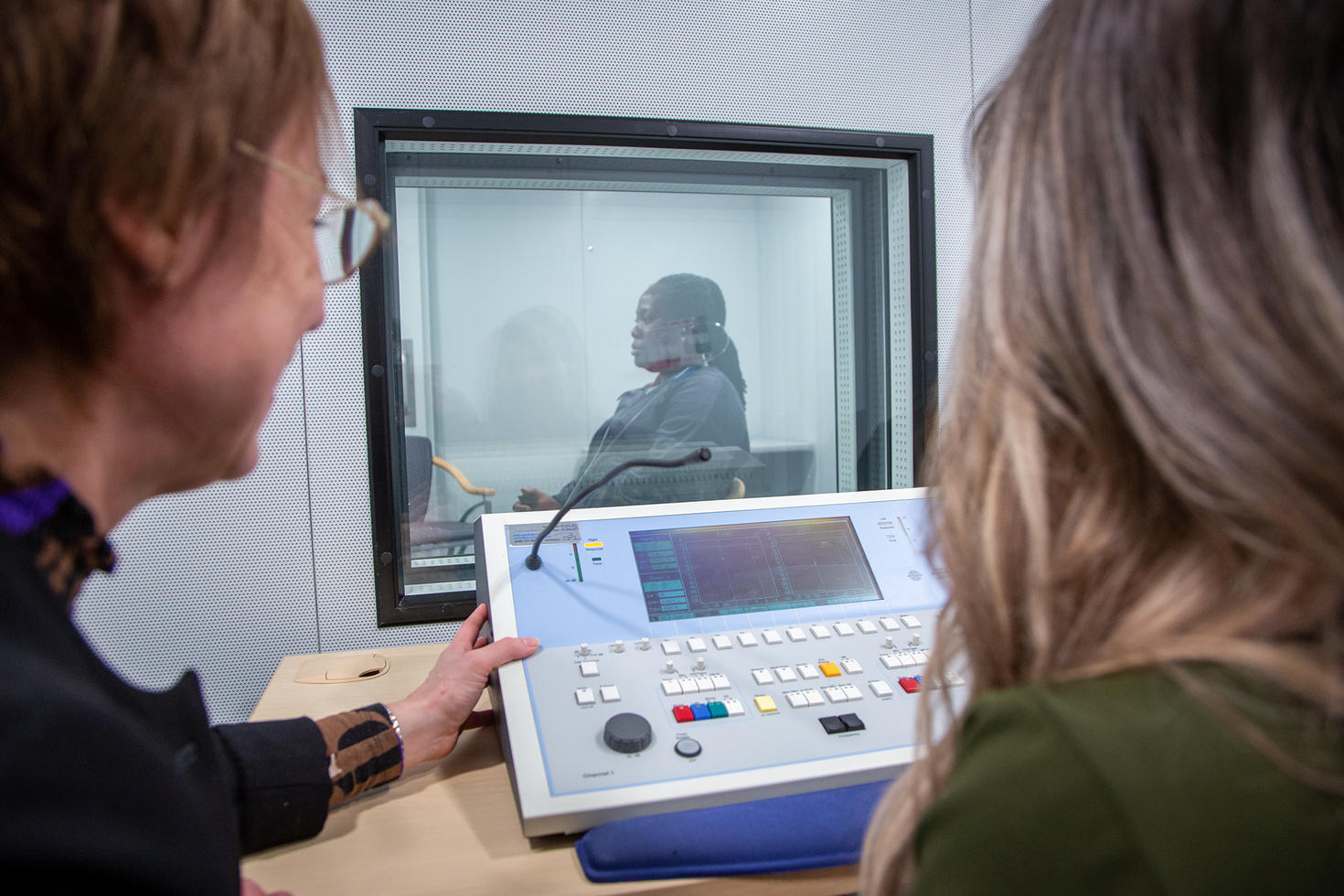 Josée Lagacé and a colleague perform a Words-in-noise test in her lab