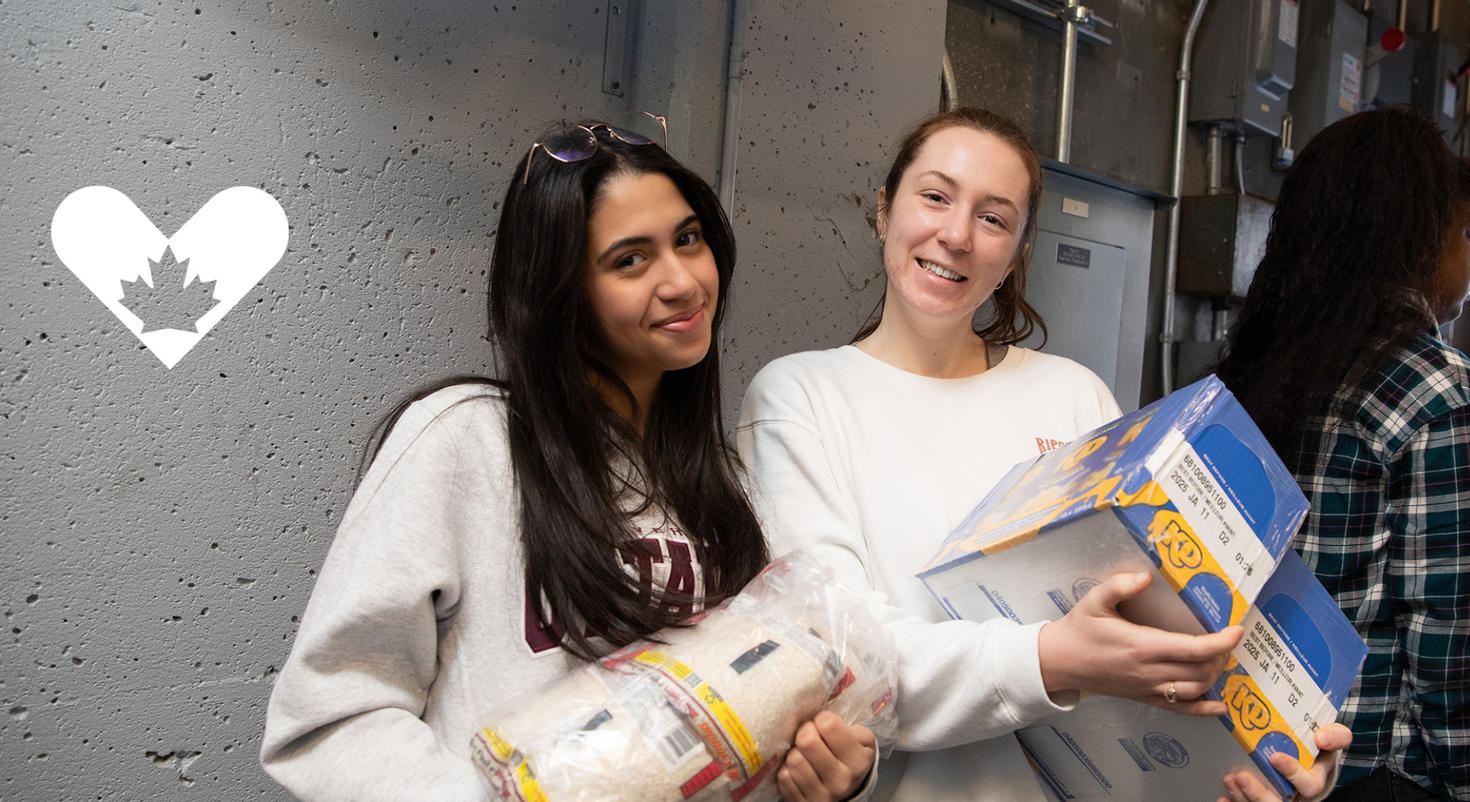 des étudiantes qui travaille à la banque alimentaire