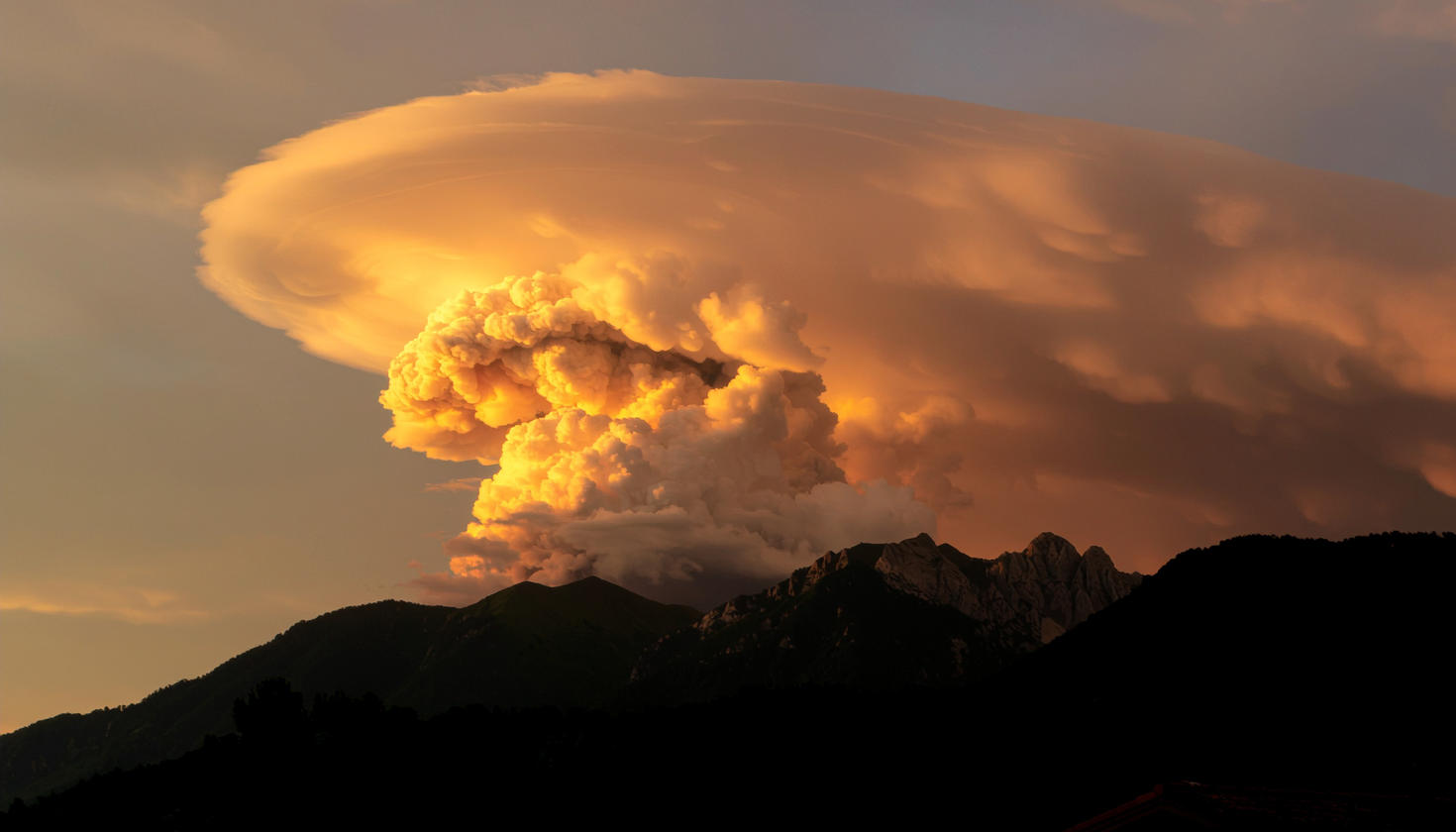 Les pyrocumulonimbus compliquent la lutte contre les incendies
