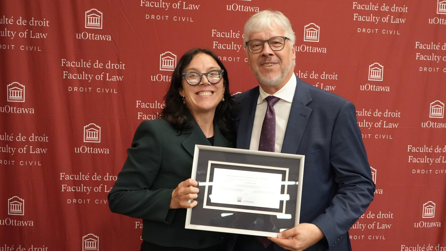 La doyenne Sophie Thériault et l’honorable Christian Brunelle, récipiendaire de l'Ordre du mérite de la Section de droit civil.