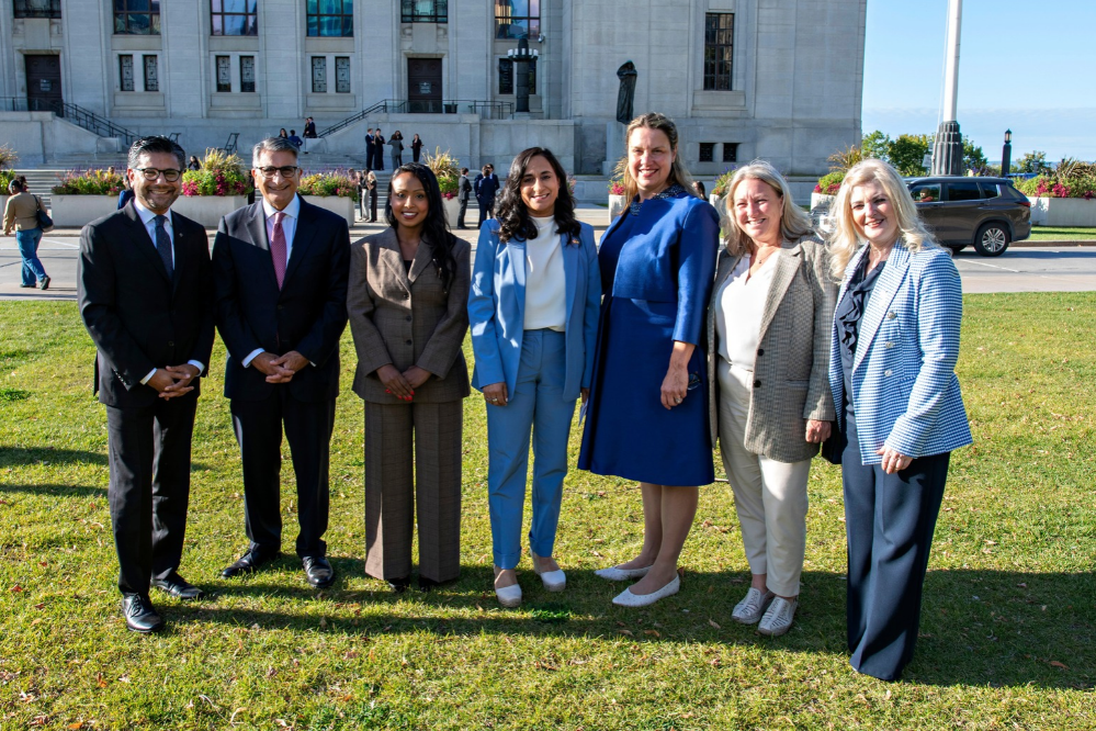 groupe de personnes dehors