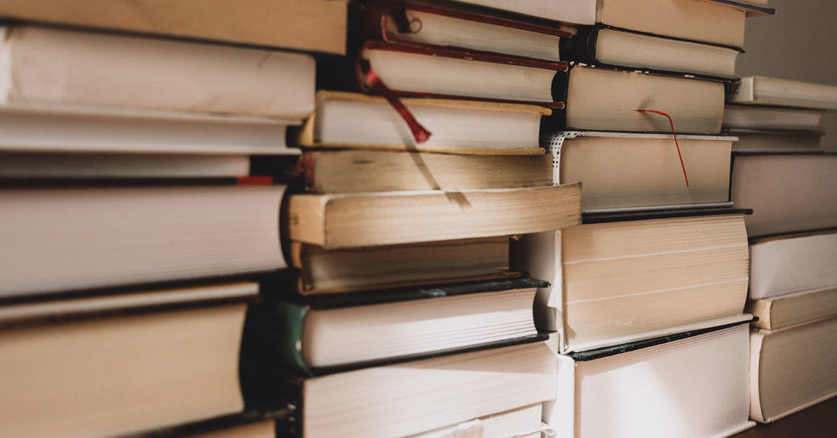 Des piles de livres