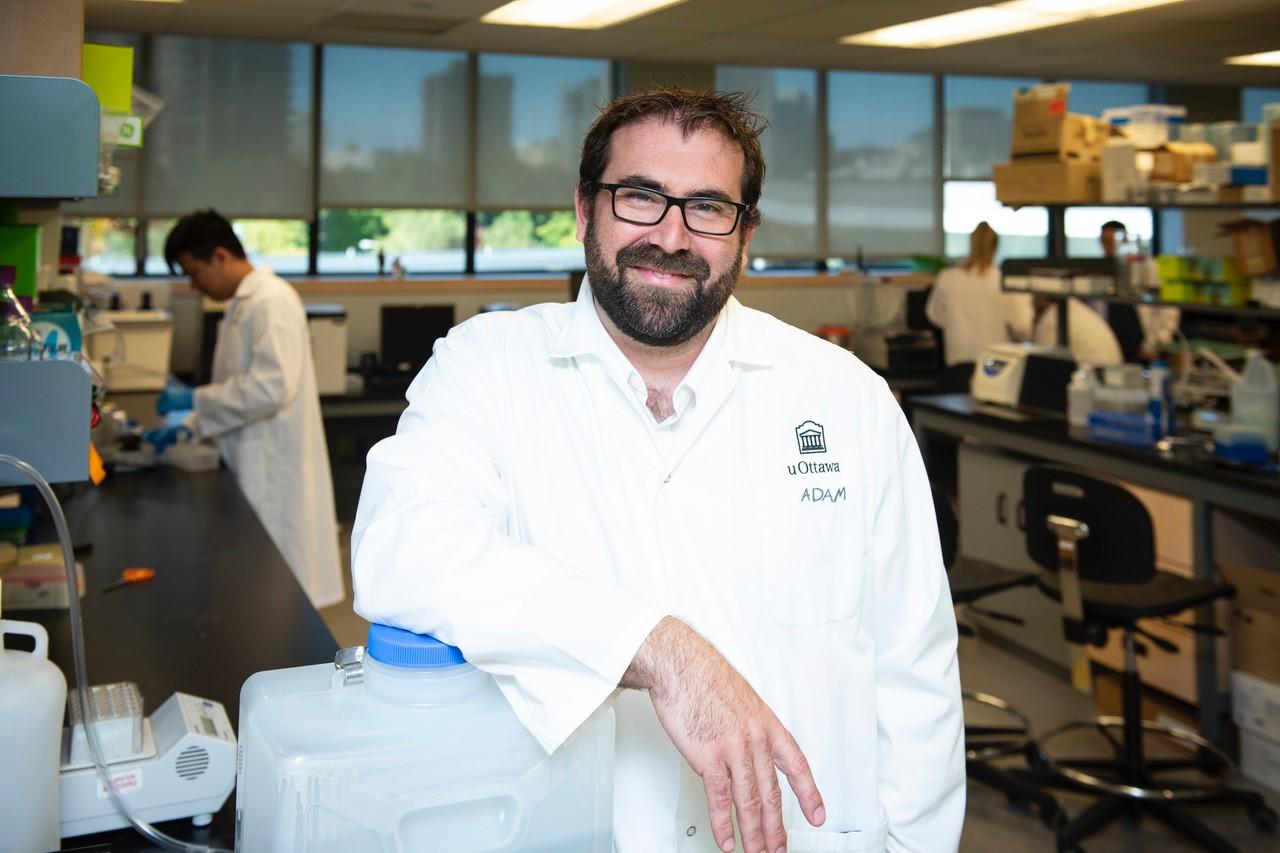 Adam J. Shuhendler, Associate Professor, at uOttawa’s Department of Chemistry and Biomolecular Sciences
