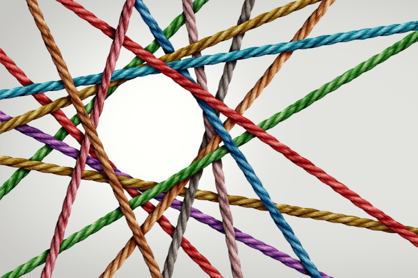 ficelle solide de couleur variée, tissée ensemble en toile pour former un cercle