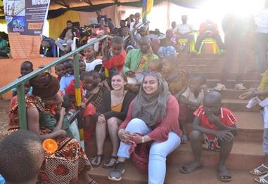 Une photo d'un grand groupe