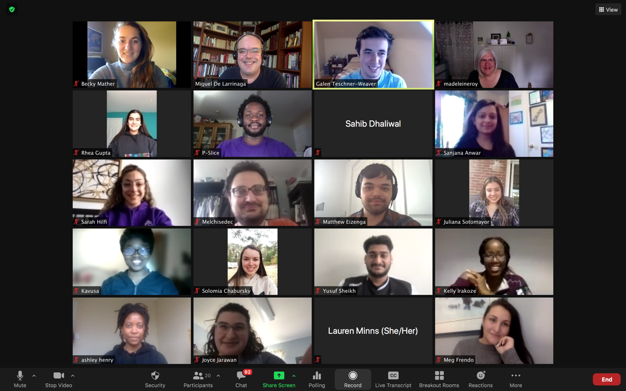 Capture d’écran de 20 participants virtuels heureux dans le Cours de simulation des Nations Unies 2021