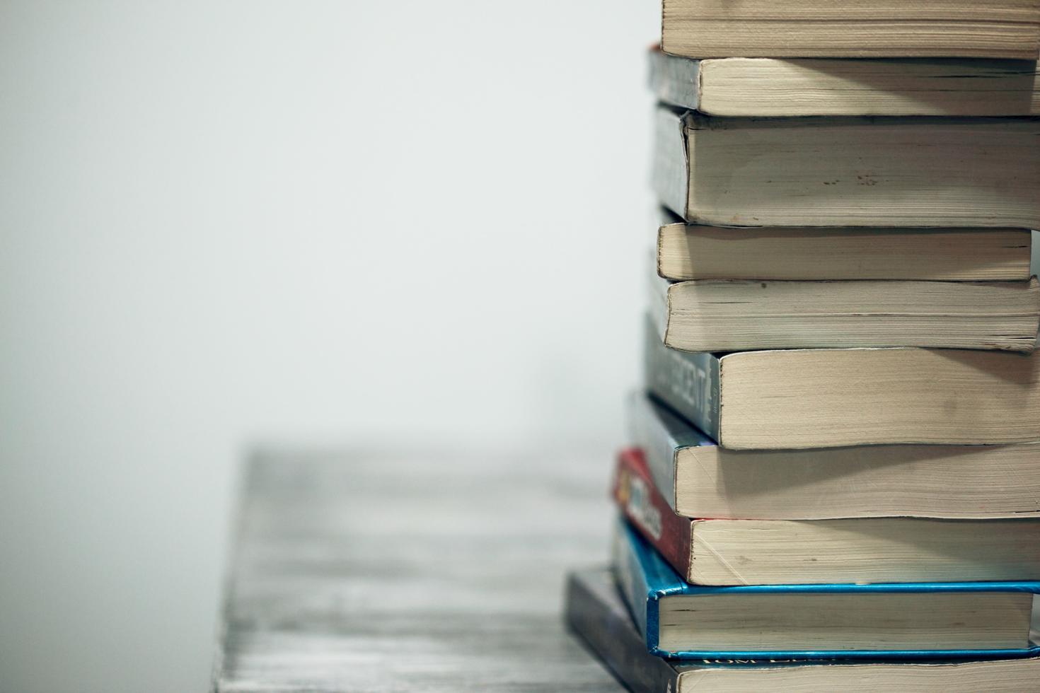 une pile de livre