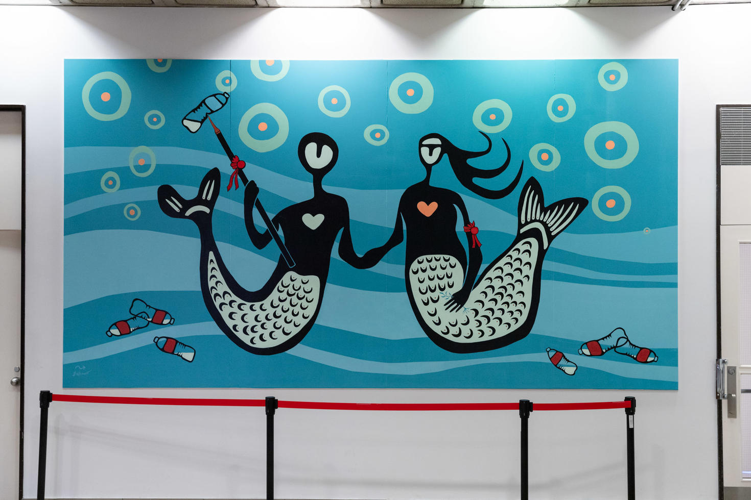 La peinture murale L’eau, c’est la vie, de artistes métis et anichinabé Christi Belcourt et Isaac Murdoch.