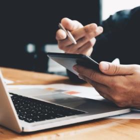 personne qui postule pour une maîtrise en criminologie