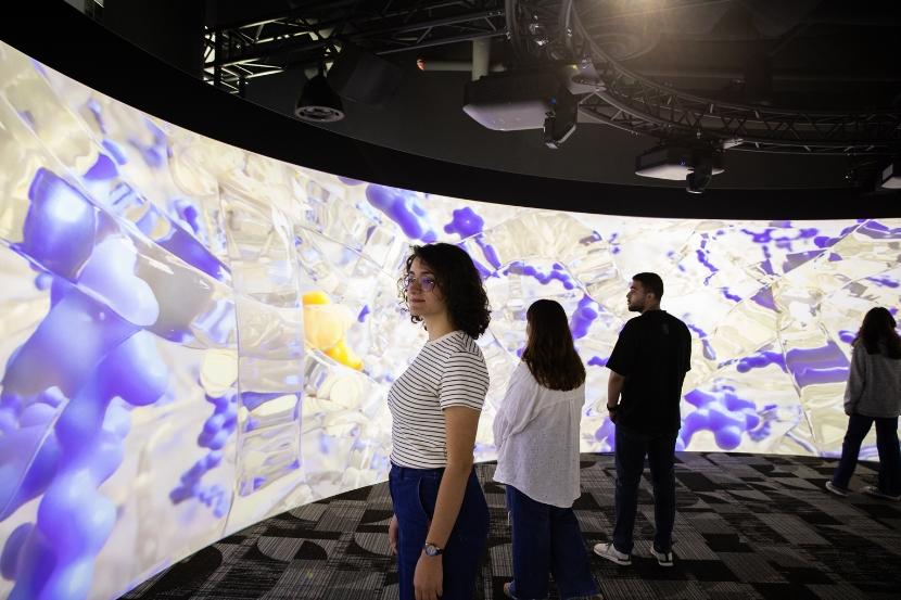 Cylindre immersif à 360 degrés de l'espace INNOVA.