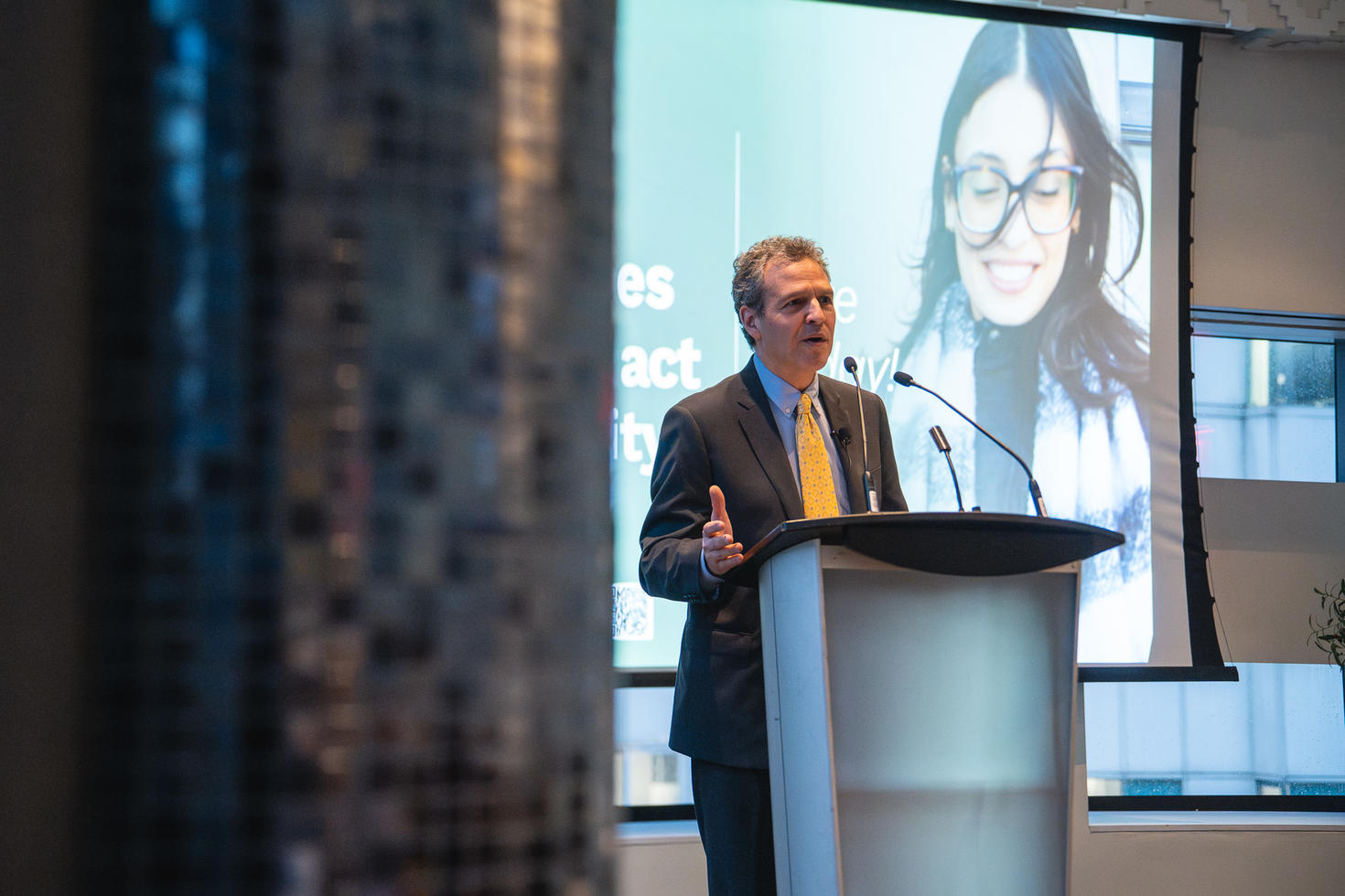 Roland Paris qui parle de l’importance d’être en mesure de s’adapter dans le nouveau climat politique. 