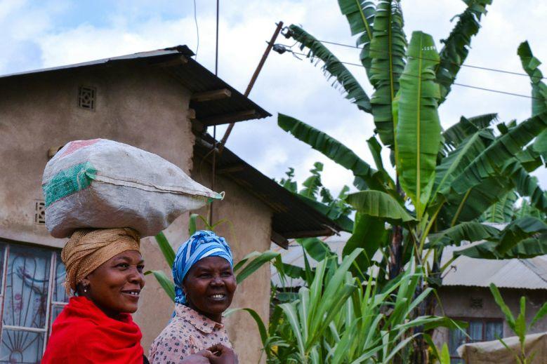 deux femmes à Tanzanie 