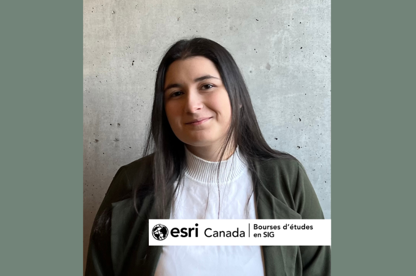 Breana Sanders avec le logo d'Esri canada