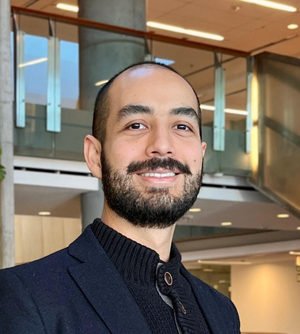 guillermo romero headshot