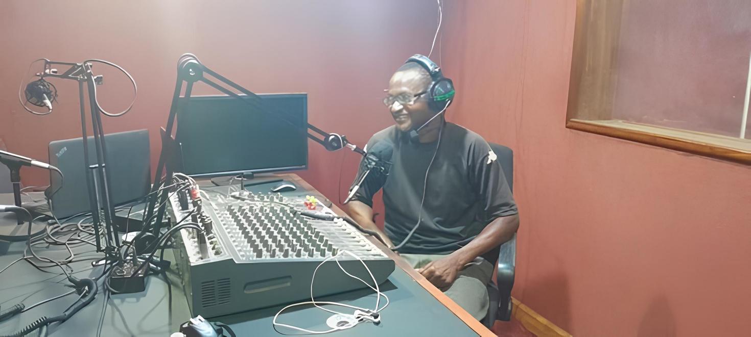 Radio Flambeau - Banka with Mr. Gabriel Yossa, station manager