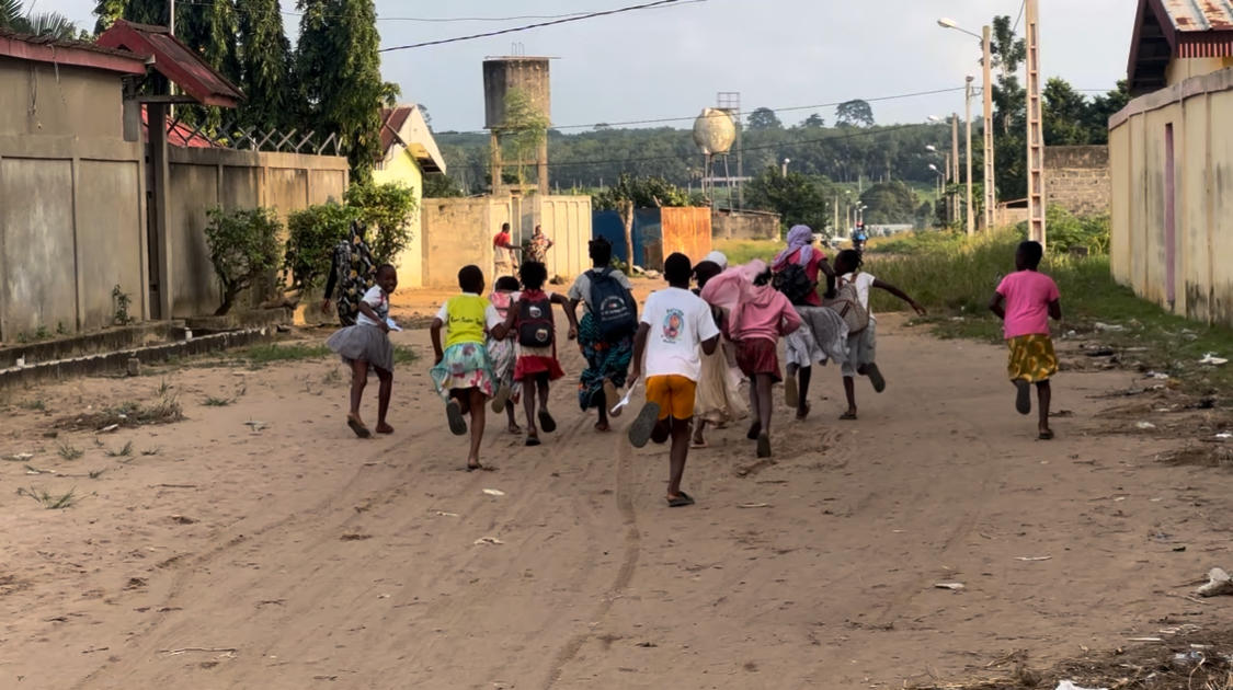 African children run together.