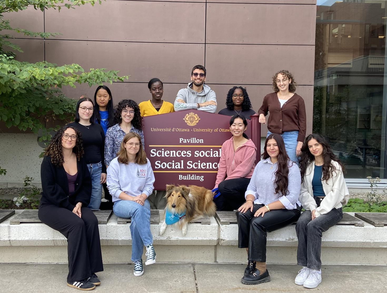 Student mentors outside of the Faculty of Social Sciences Building
