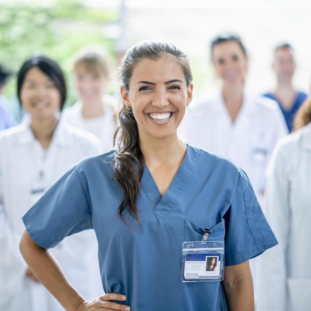 Personnel de santé en blouse blanche