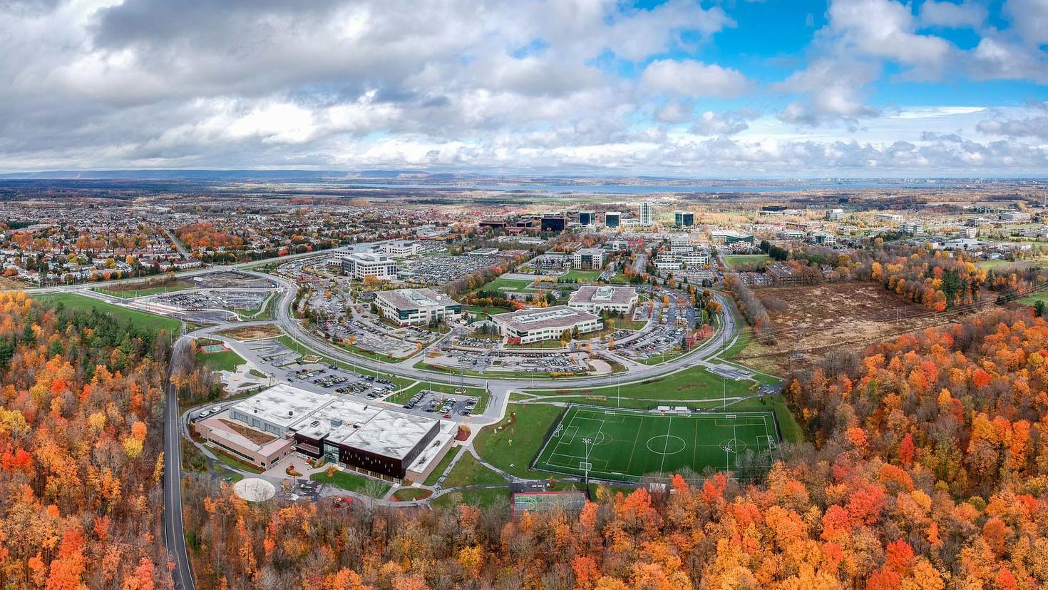 Une vue aerienne de campus Kanata-Nord