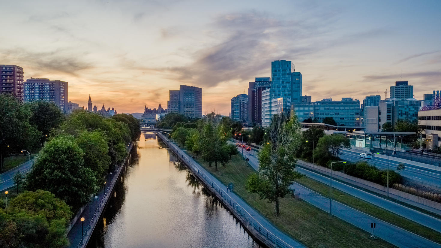 aerial view of the canal and the uOttawa campus