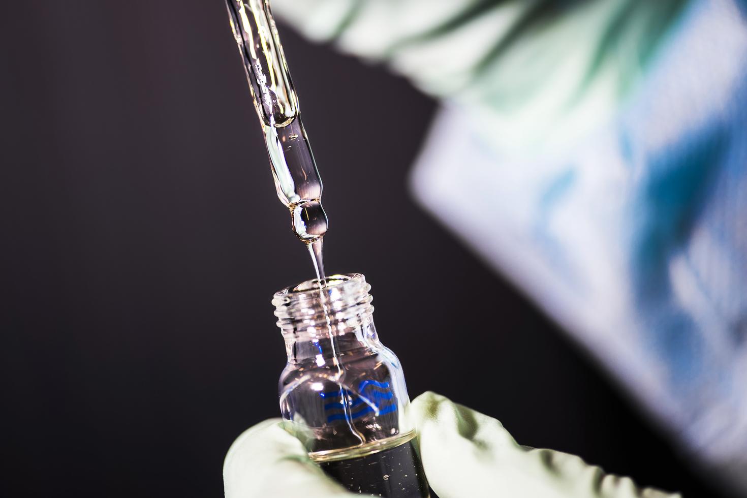 Use of pipette in laboratory