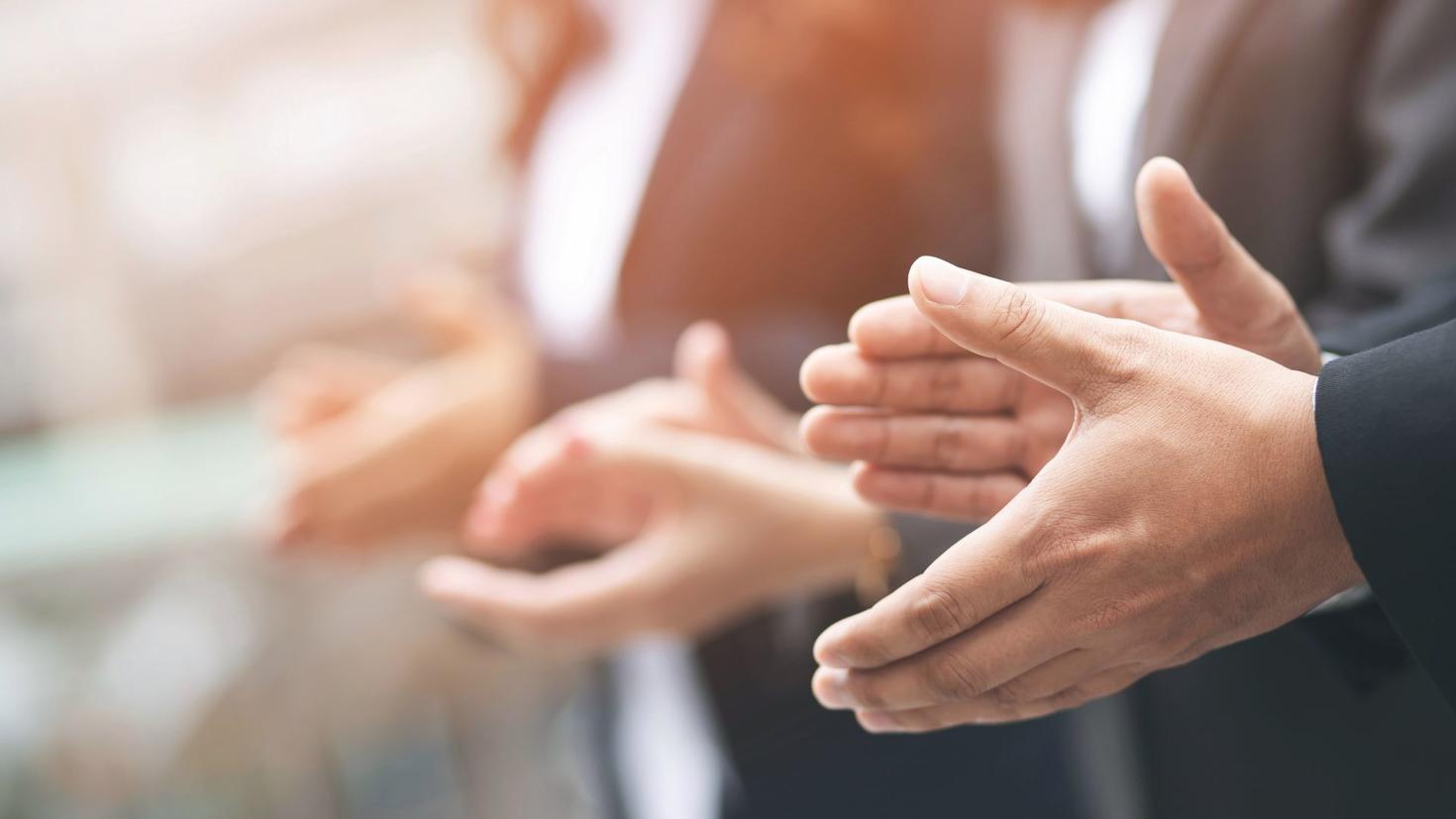 Applaudissements des mains