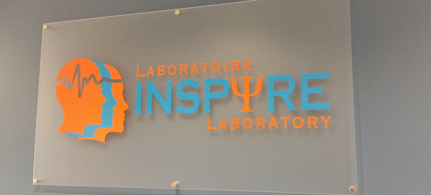 Affiche à l'extérieur du Laboratoire INSPIRE.