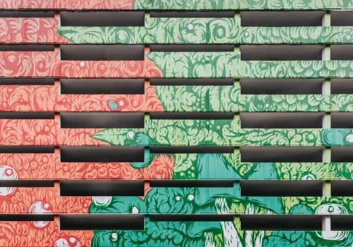 Une murale sur le mur d'un édifice de stationnement