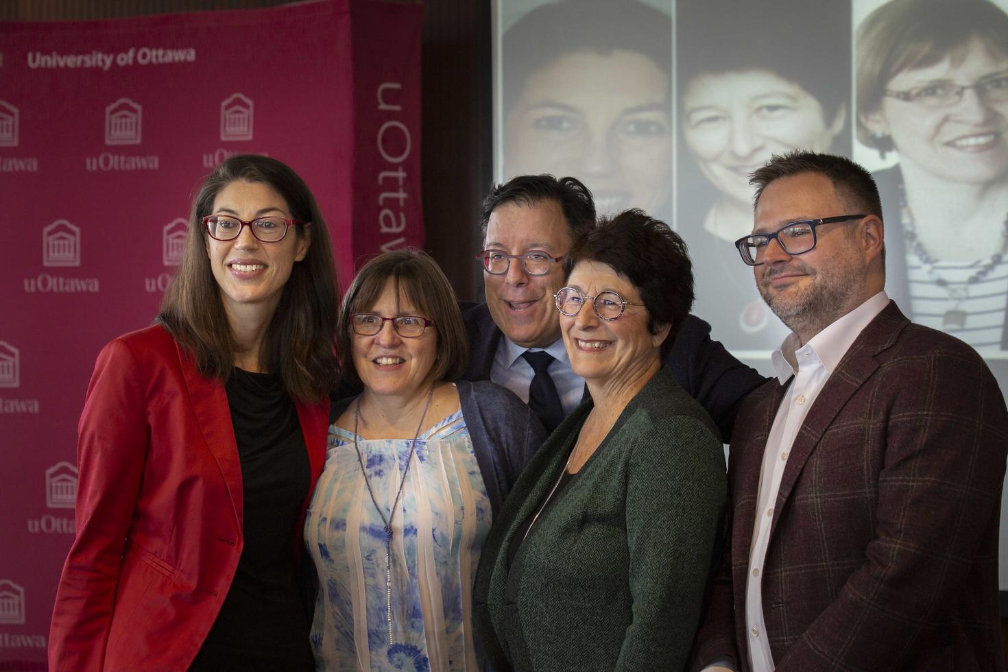 Photo  de groupe de cinq titulaires de chaires du CCRMF