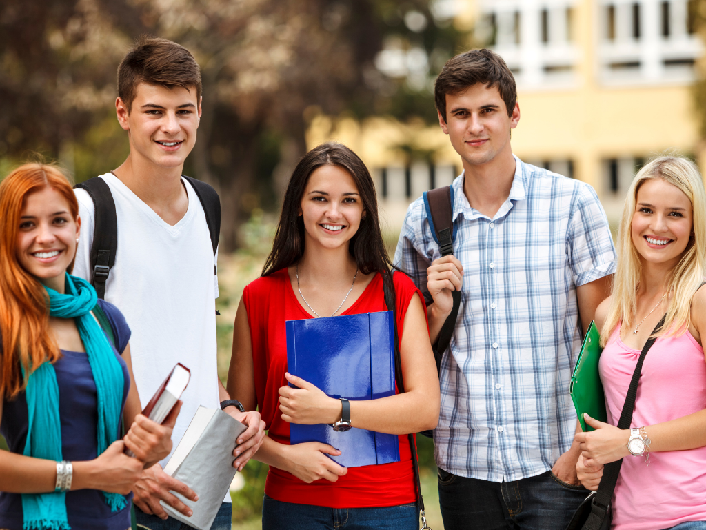 Étudiantes et étudiants universitaires