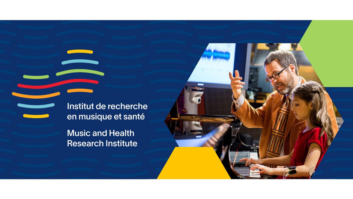 Gilles Comeau enseignant le piano à un élève