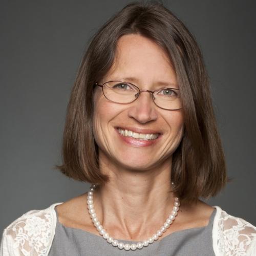 Portrait de la  professeure  Mona Paré