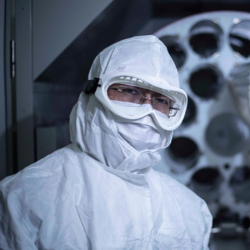 Personne vêtue d'une combinaison