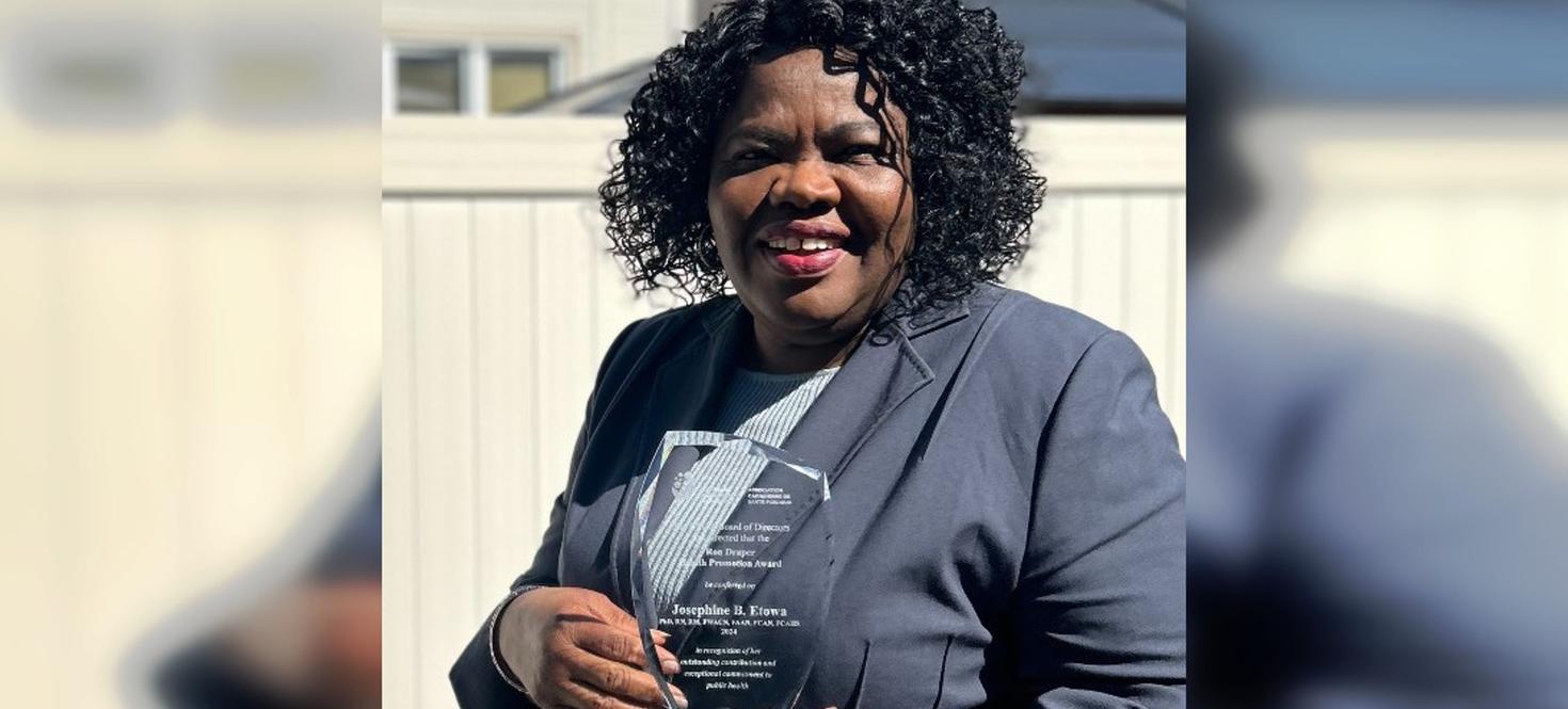 Professeure Josephine Etowa