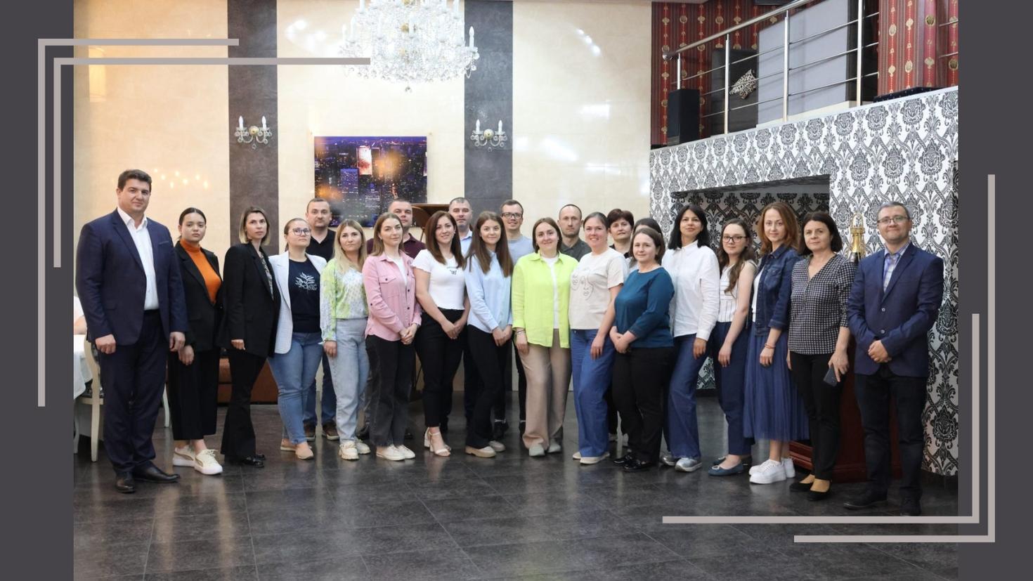 Slava Balan et les participants de sa formation en Moldavie.