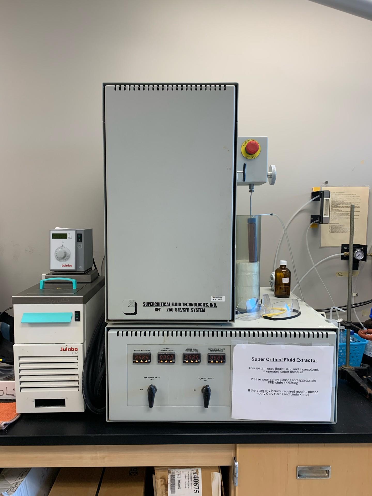 Super Fluid Carbon Dioxide Extraction Apparatus