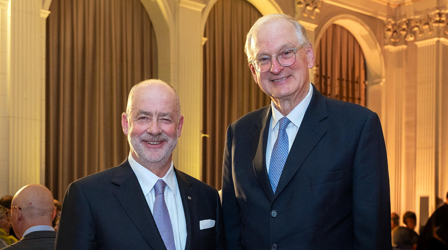 Paul Genest, premier vice-président de Power Corporation Canada et Jacques Frémont, recteur et vice-chancelier de l'Université d'Ottawa.