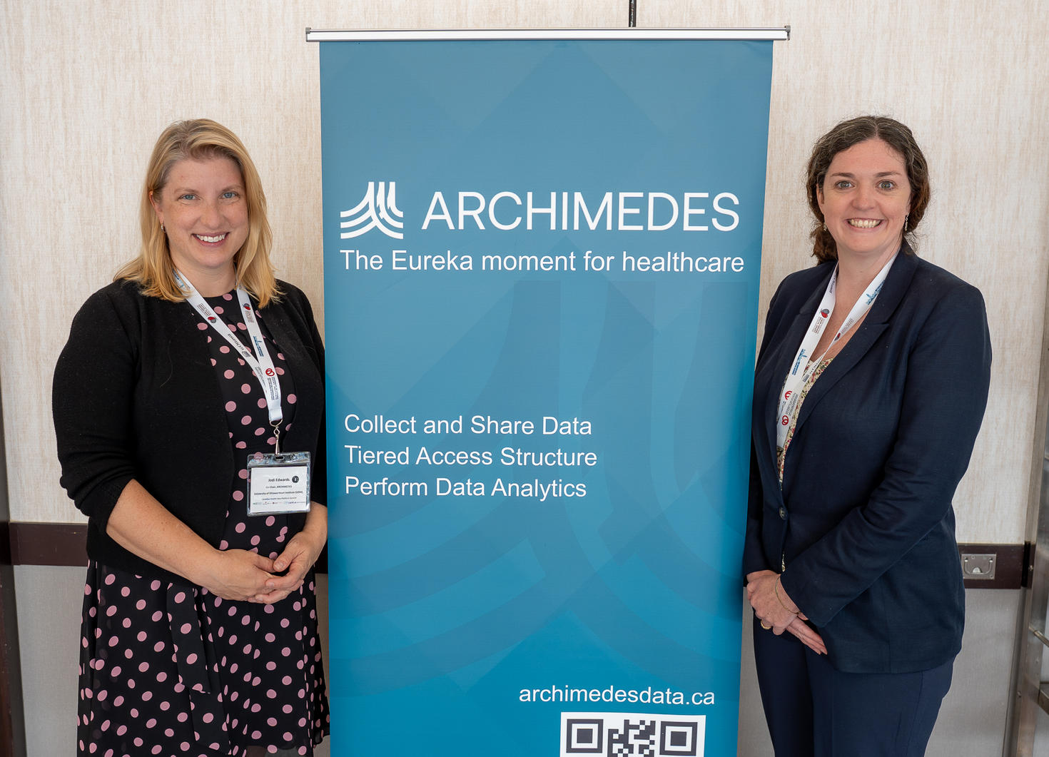 Photographie du Dr Jodi Edwards et du Dr Kelly Cobey.