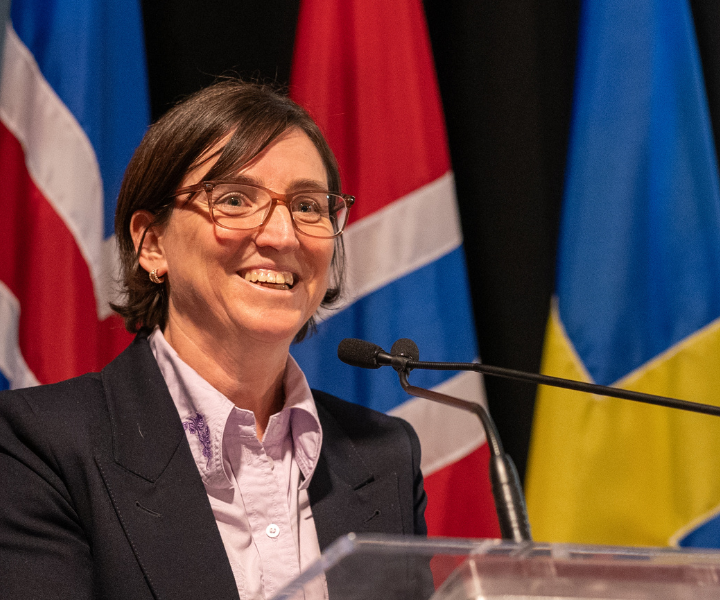 Marie-Eve Sylvestre devant un podium